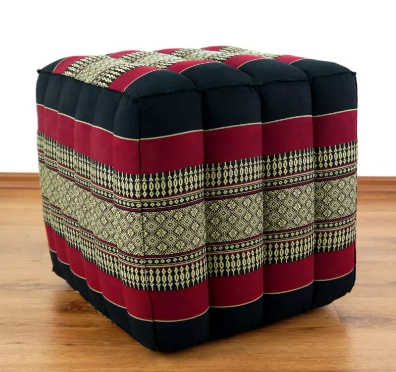 Kapok Würfelkissen (Schwarz/Rot)